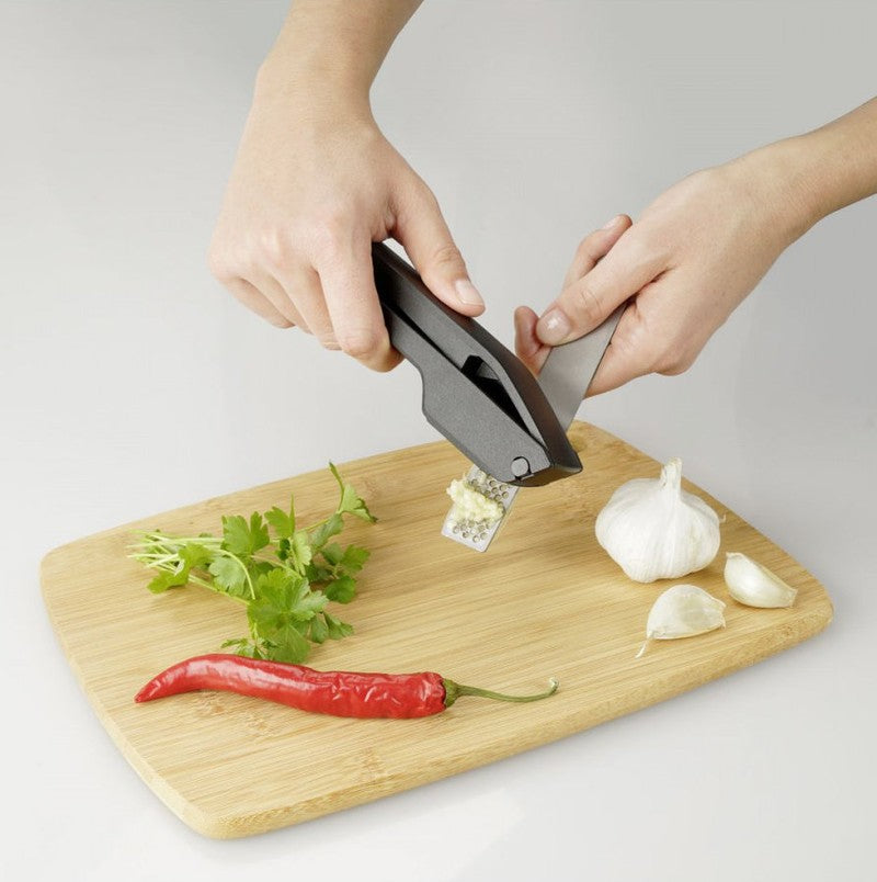 Robuste KNOBLAUCHPRESSE Edelstahl und Glasfaser von Fackelmann SCHWARZ